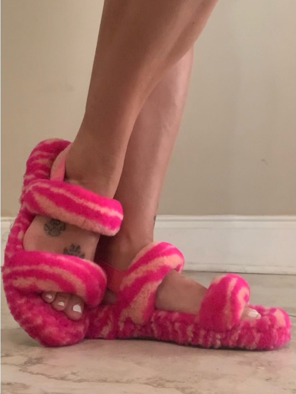 Women’s UGG oh yeah Zebra Slide in the Rock Rose color way in pink & Orange 🍑🍉